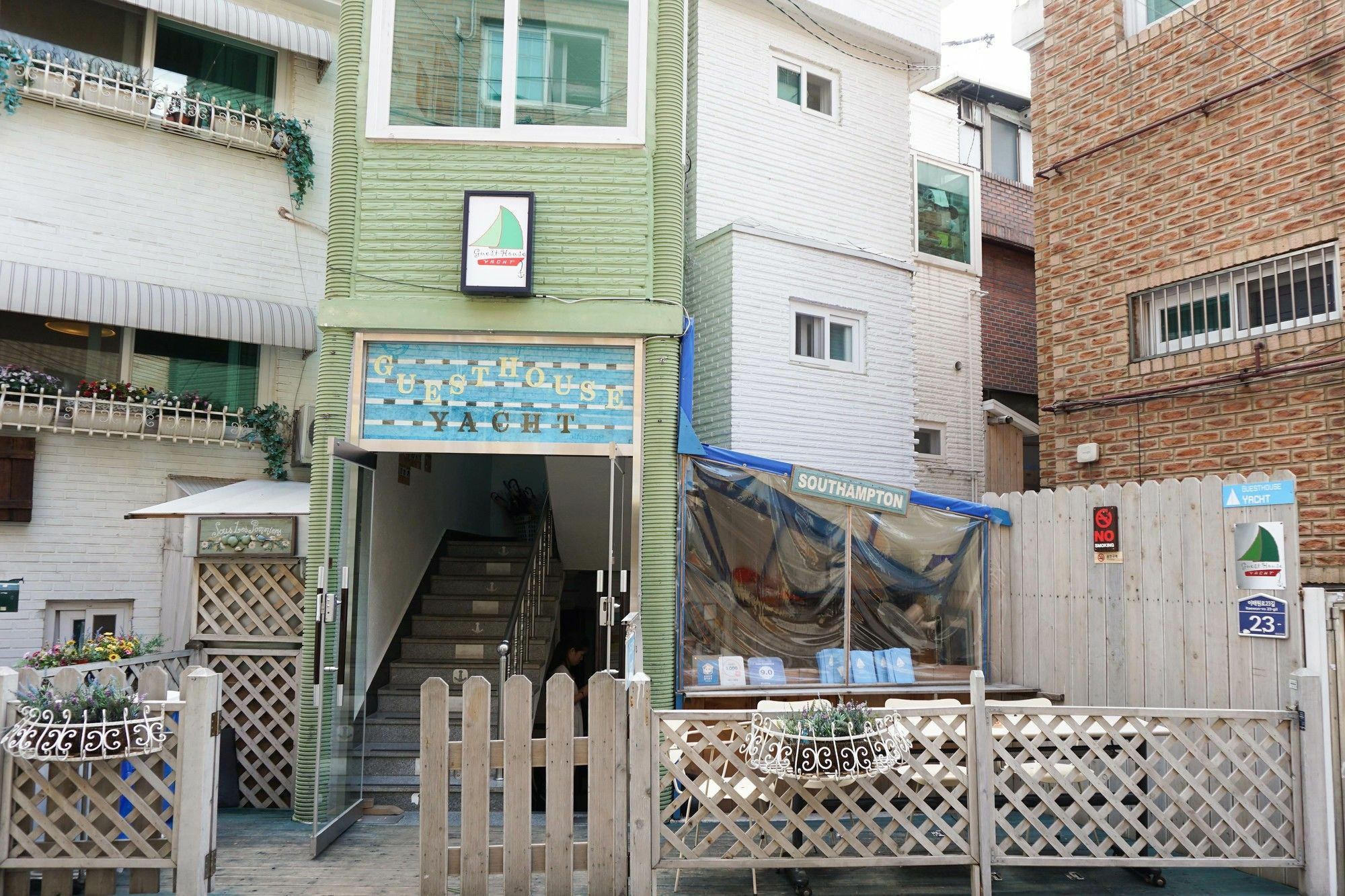 Yacht Guest house 2*